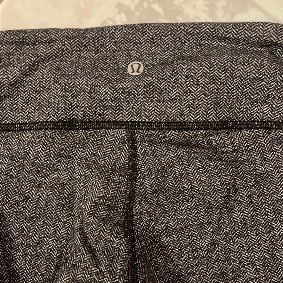 Lululemon Wunder Charcoal Leggings Size 4 - Picture 3 of 5